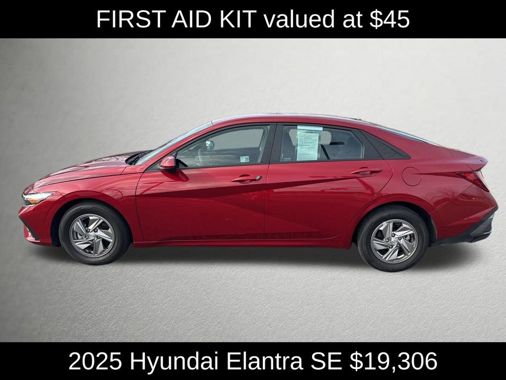 Used 2025 Hyundai Elantra SE image 6