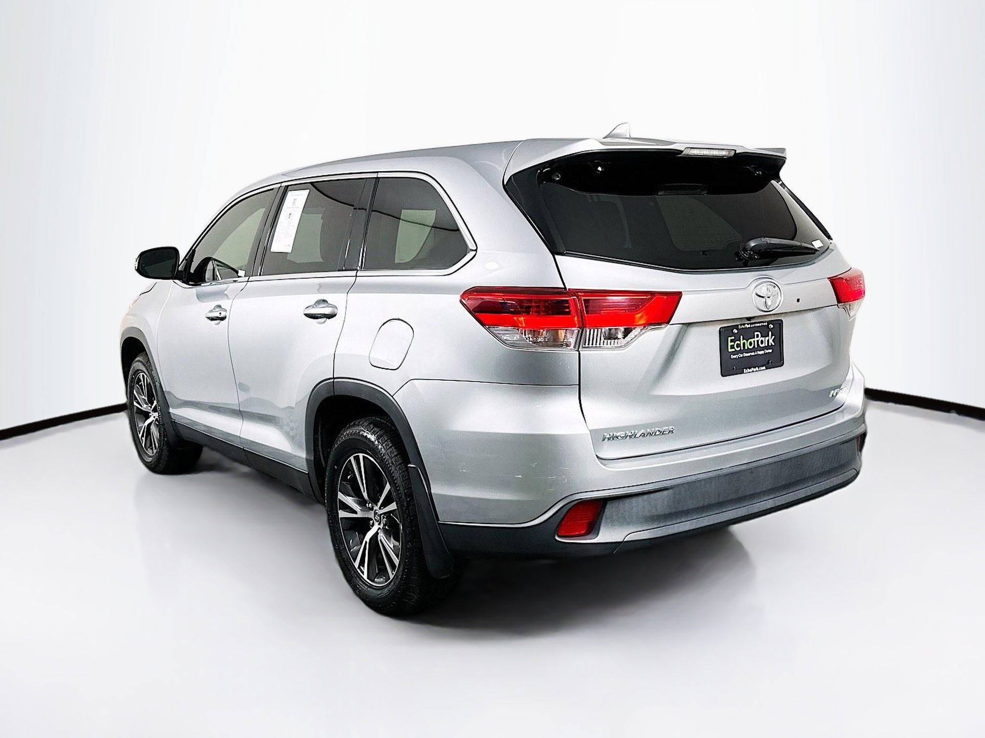 Used 2019 Toyota Highlander Plus AWD/4WD image 5