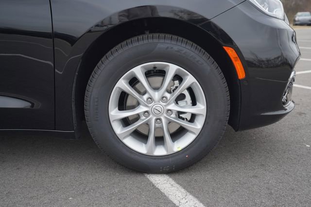 New 2026 Chrysler Pacifica Select FWD image 41