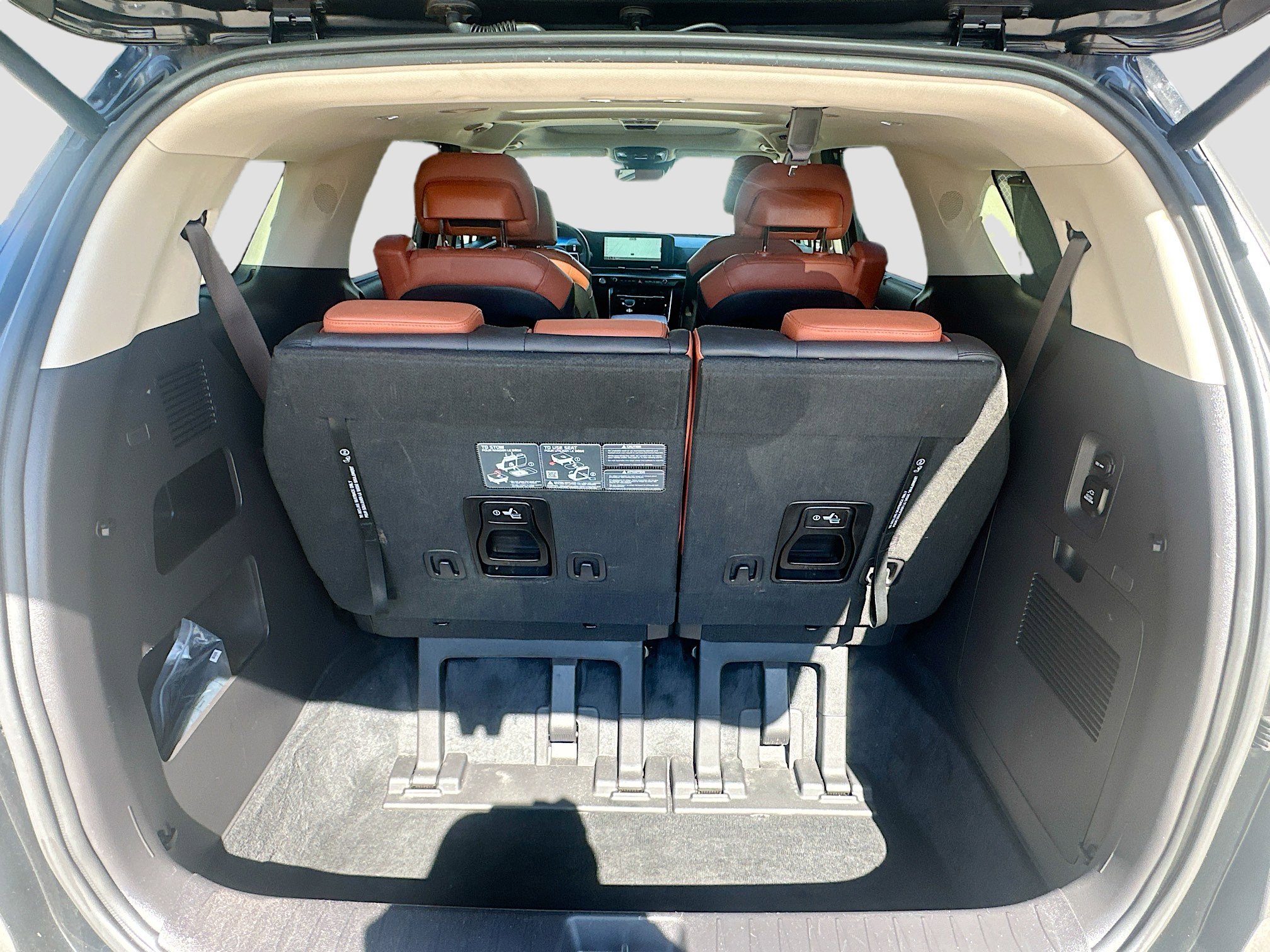 Used 2024 Kia Carnival SX Prestige image 27