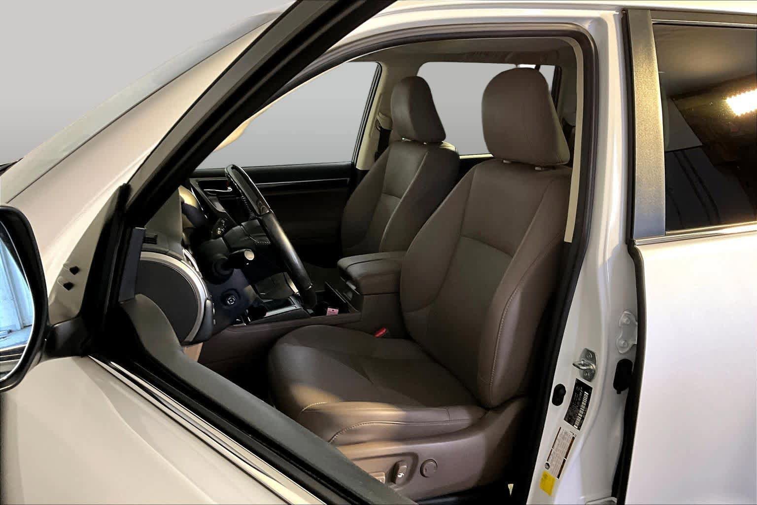 Used 2023 Lexus GX 460 Premium w/ Premium Package AWD/4WD image 9