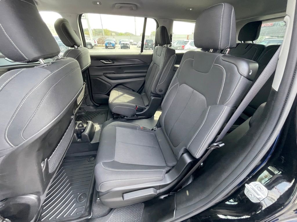 Used 2023 Jeep Grand Cherokee L Laredo w/ Luxury Tech Group I AWD/4WD image 18