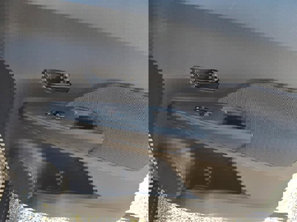 Used 2019 Nissan Kicks S image 8