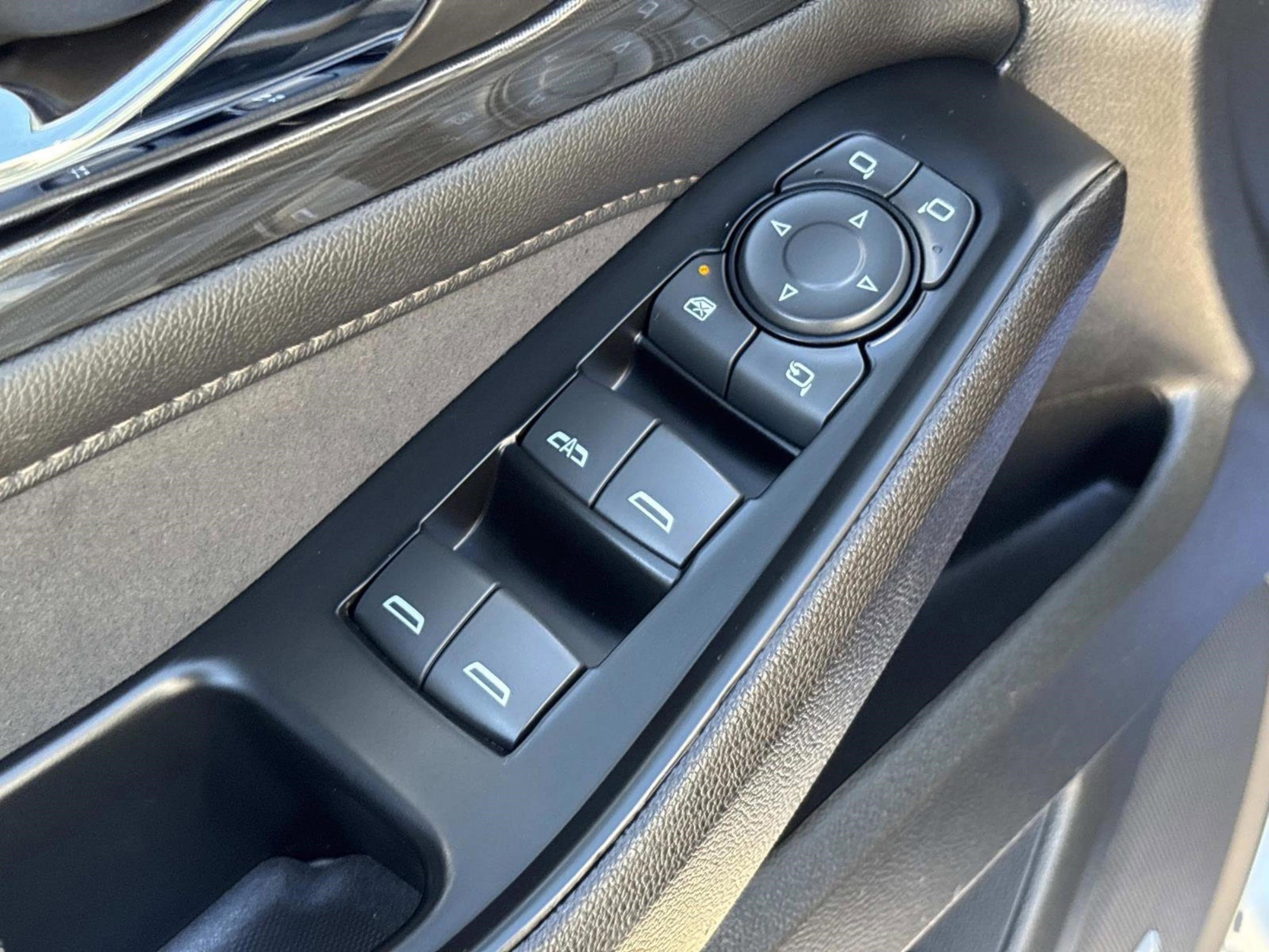 Used 2023 Chevrolet Traverse High Country w/ LPO, Cargo Package image 29