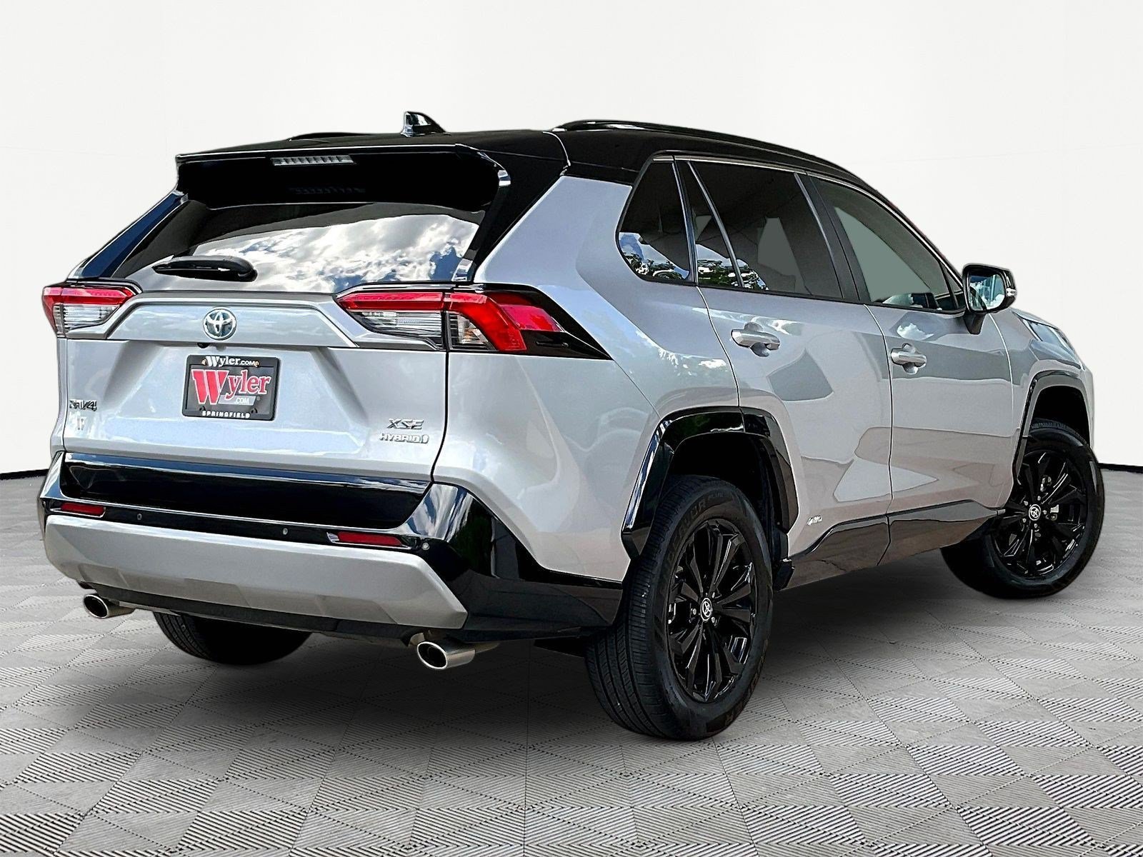 Used 2023 Toyota RAV4 XSE AWD/4WD image 6
