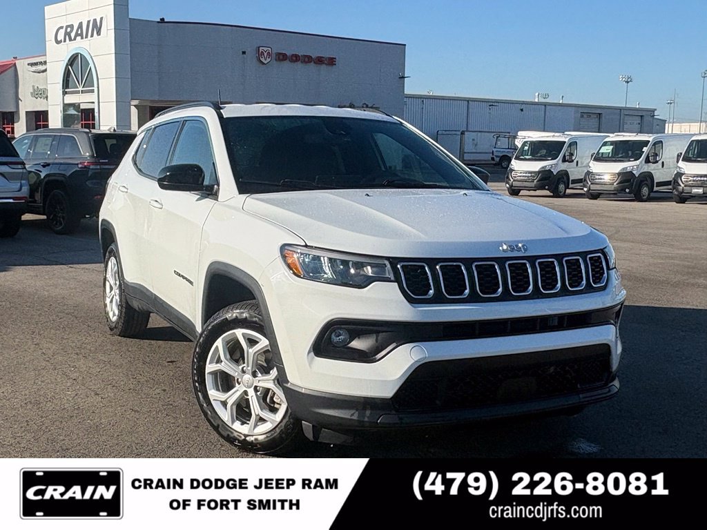 Used 2024 Jeep Compass Latitude AWD/4WD image 1