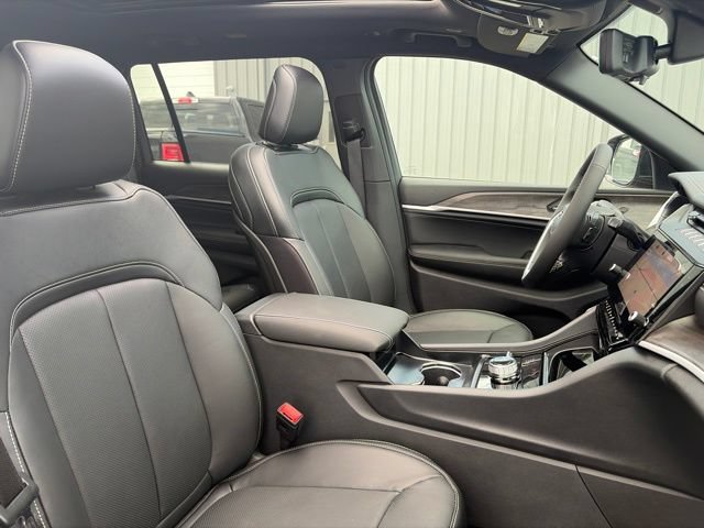 New 2026 Jeep Grand Cherokee L Limited AWD/4WD image 17