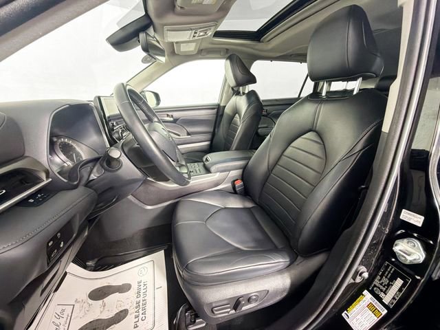 Used 2023 Toyota Highlander L image 19