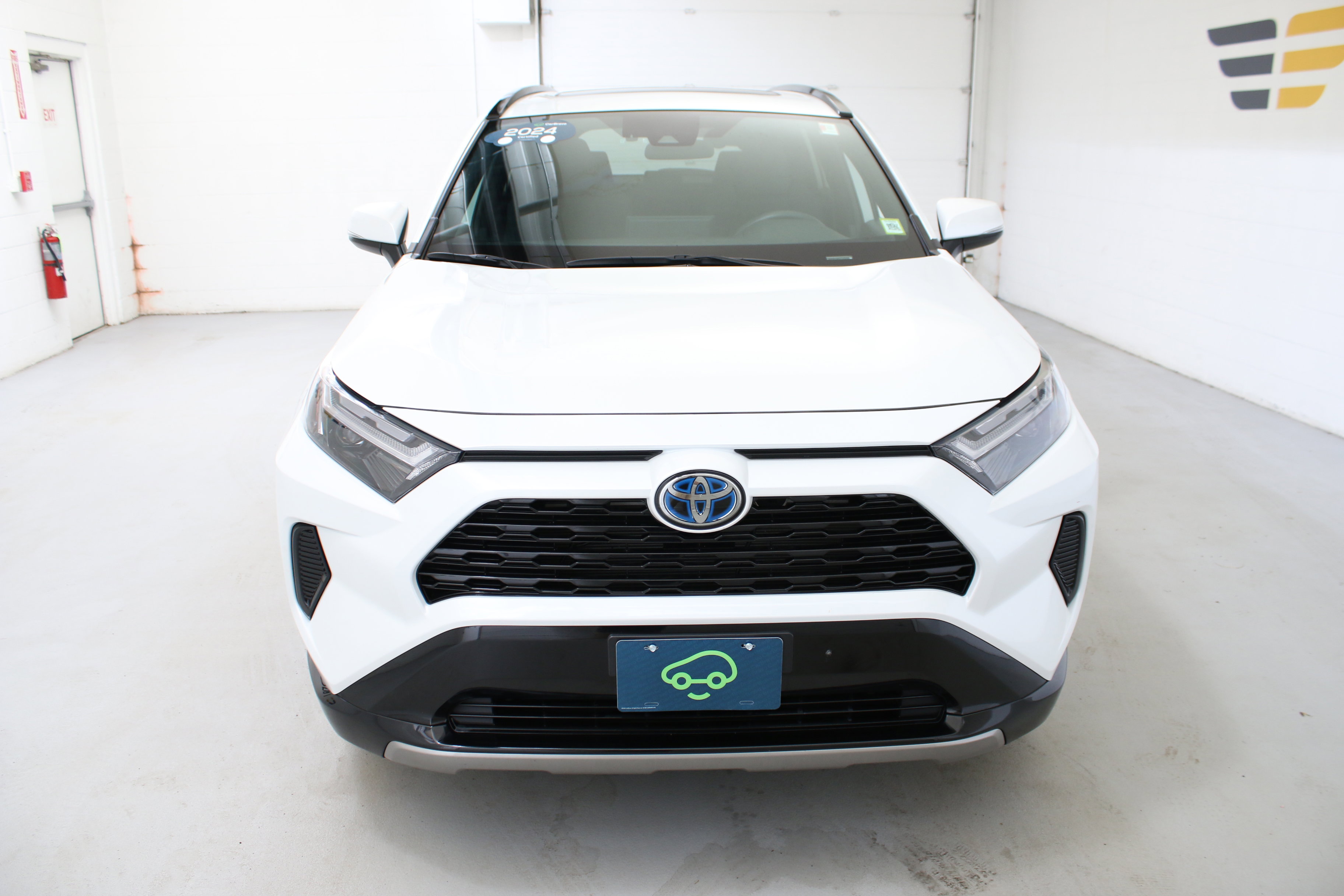 Used 2024 Toyota RAV4 SE w/ Convenience Package AWD/4WD image 3