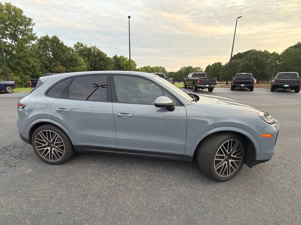 Used 2025 Porsche Cayenne AWD/4WD image 25