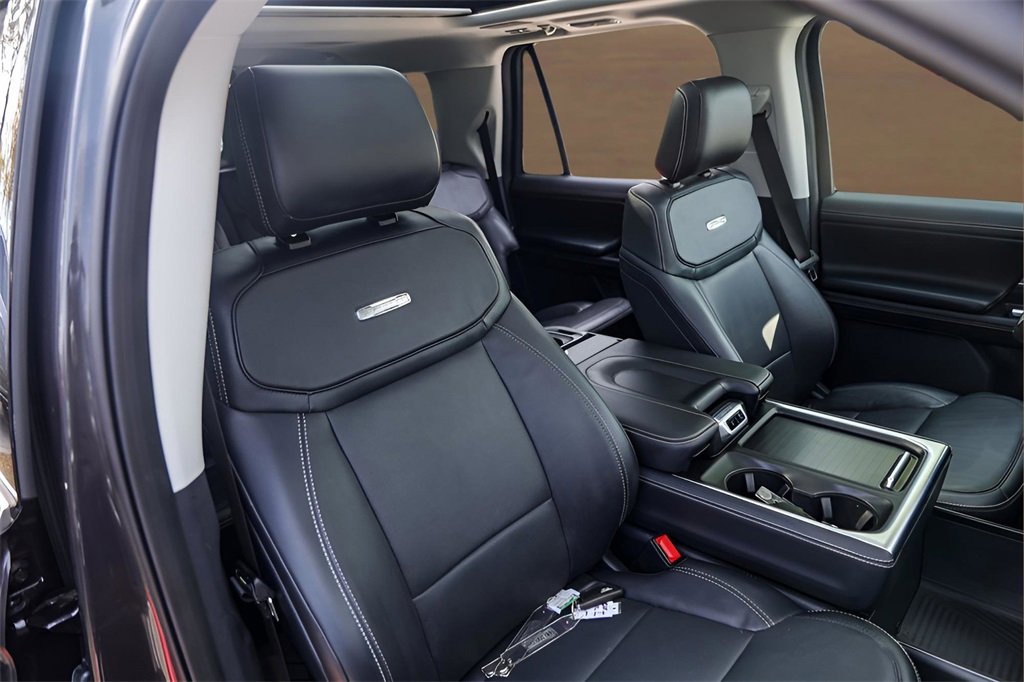 Used 2025 Ford Expedition Max Platinum w/ Driver's Package image 32