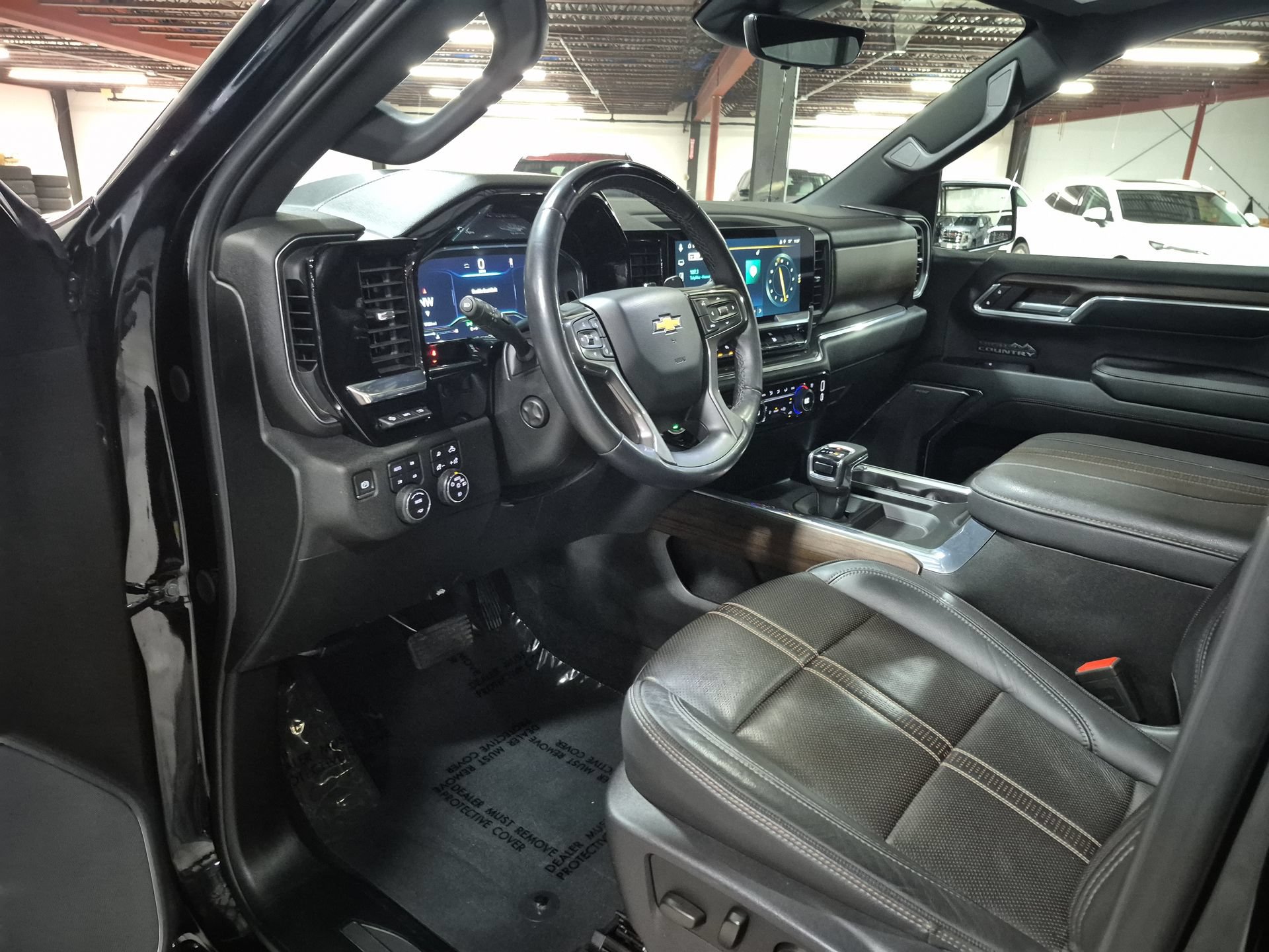 Used 2024 Chevrolet Silverado 1500 High Country w/ High Country Premium Package AWD/4WD image 11