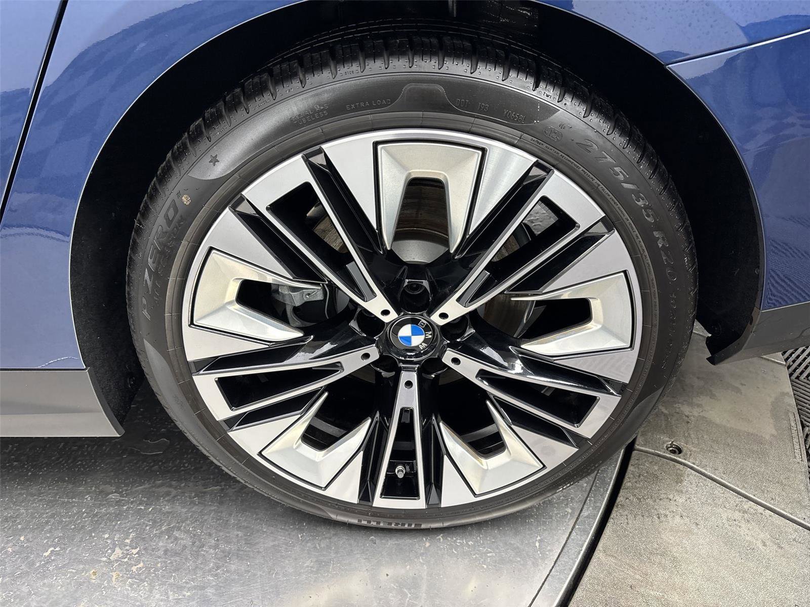 Used 2025 BMW 530i xDrive w/ Premium Package image 27