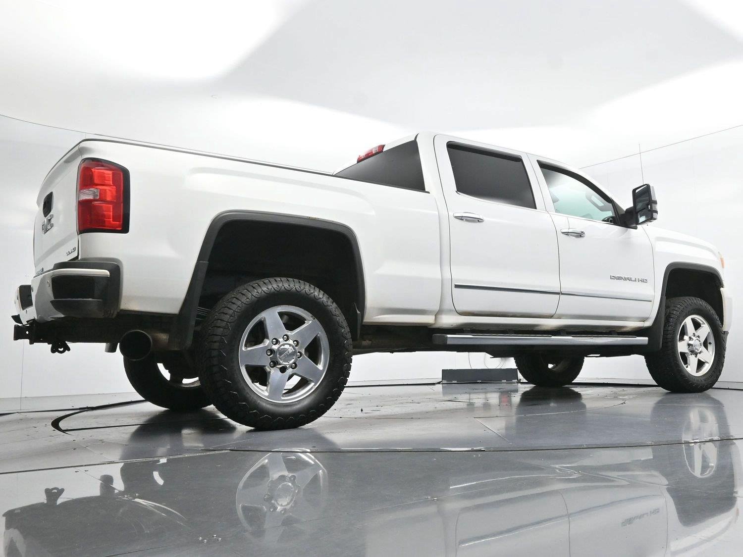 Used 2015 GMC Sierra 2500 Denali w/ Duramax Plus Package AWD/4WD image 49