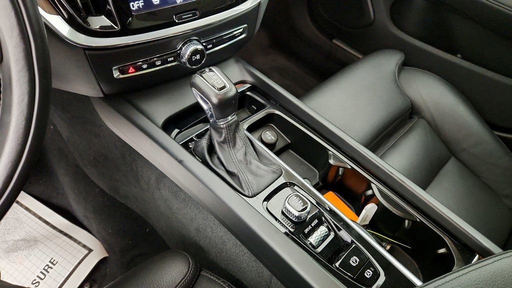 Used 2020 Volvo V60 T5 Cross Country w/ Protection Package Premier image 17