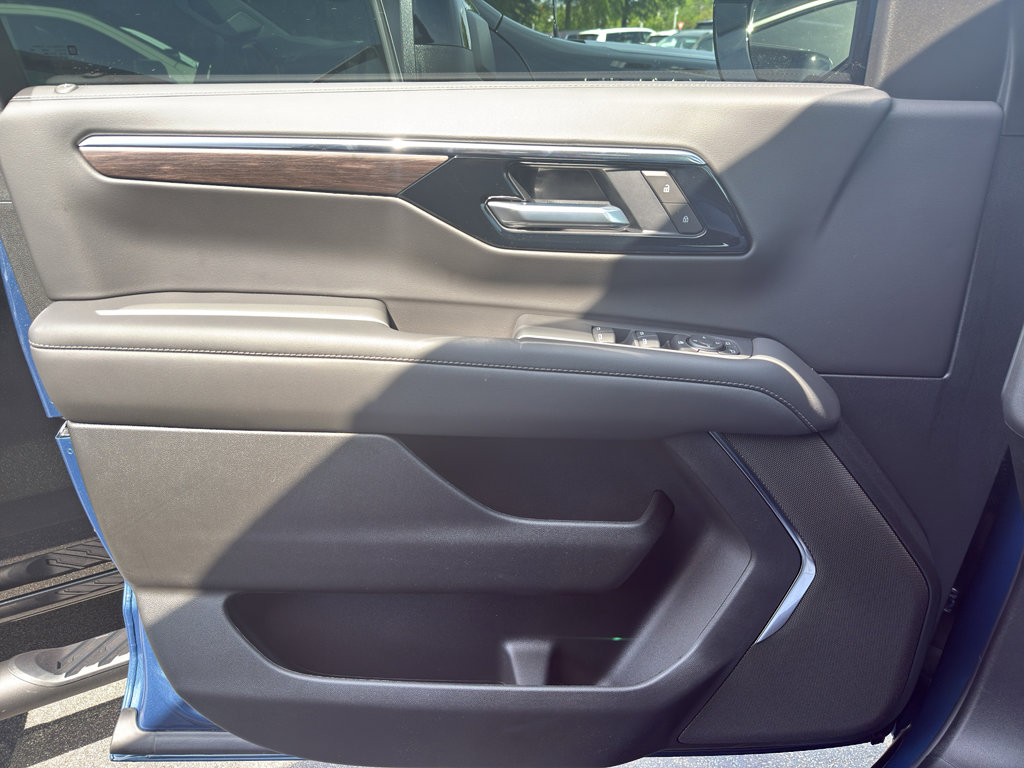 New 2026 Chevrolet Suburban LS image 29