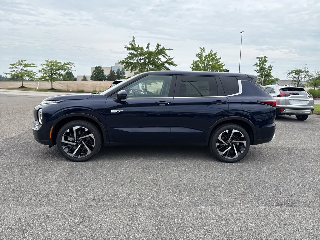 New 2025 Mitsubishi Outlander SE image 11