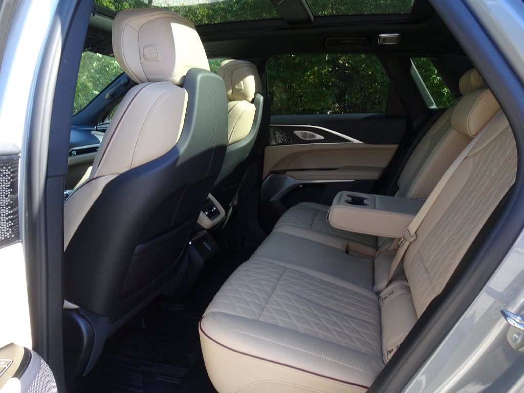 Used 2026 Cadillac Lyriq Signature Luxury w/ Nappa Leather Package AWD/4WD image 13