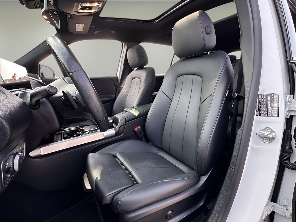 Used 2022 Mercedes-Benz GLB 250 image 6