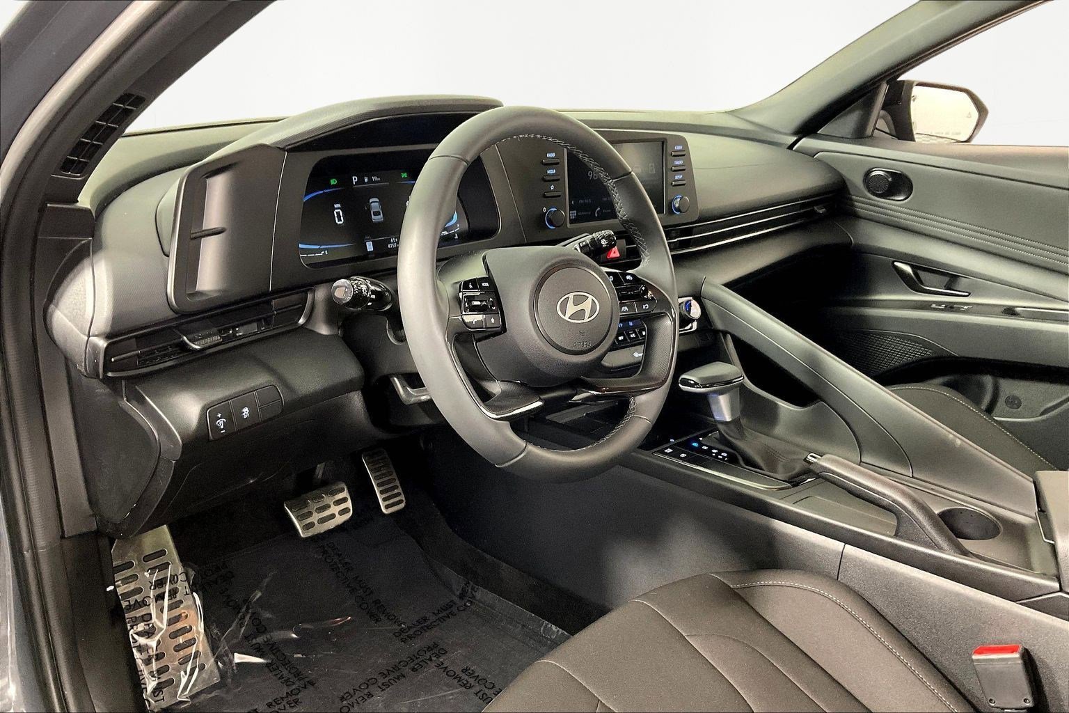 Certified 2025 Hyundai Elantra Sport image 16