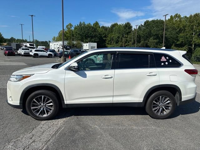 Used 2019 Toyota Highlander XLE FWD image 5