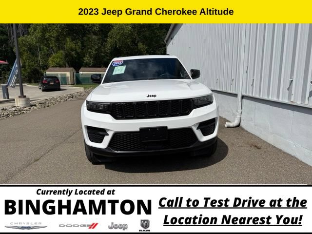 Used 2023 Jeep Grand Cherokee Altitude AWD/4WD image 3