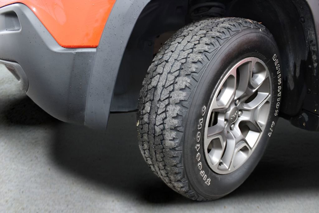 Used 2021 Jeep Cherokee Trailhawk image 11