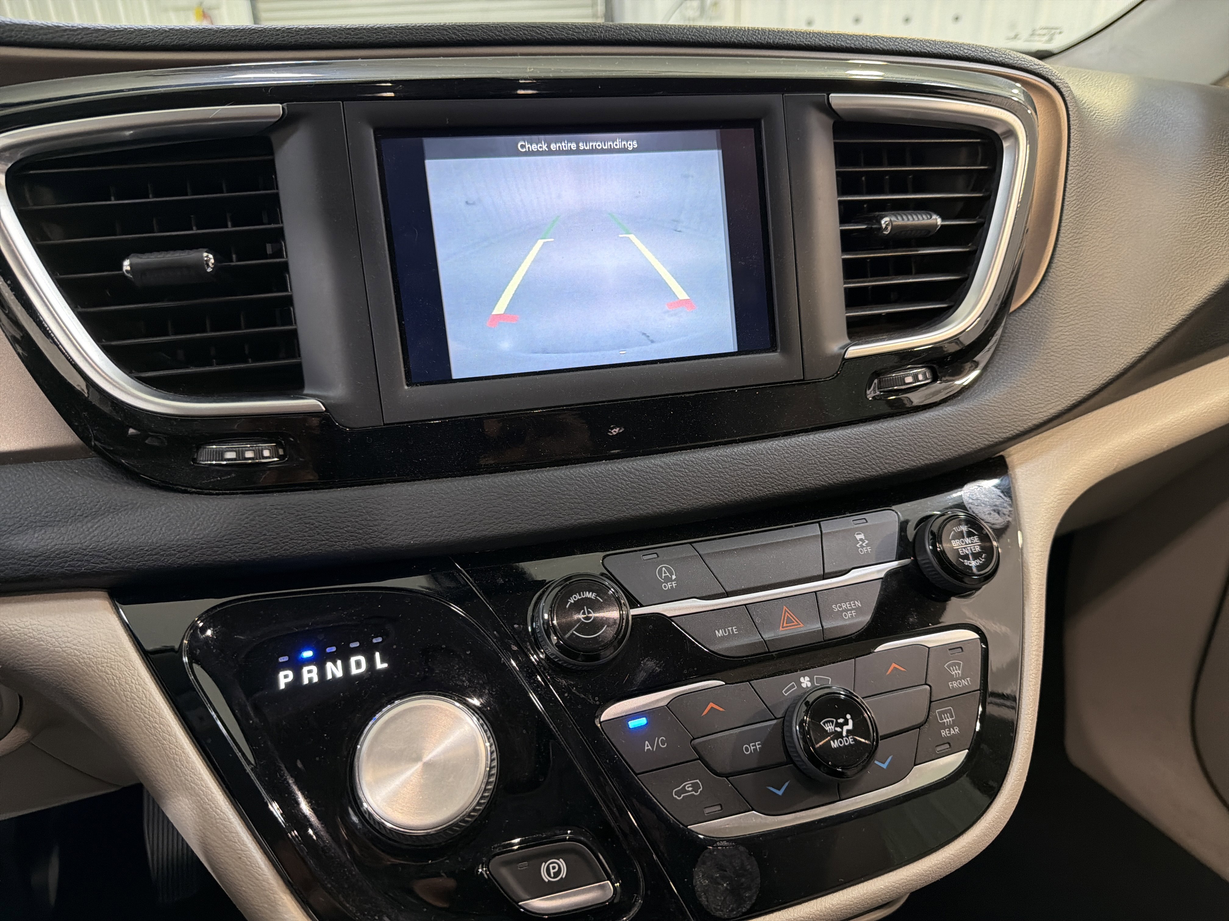 Used 2021 Chrysler Voyager Lxi image 19