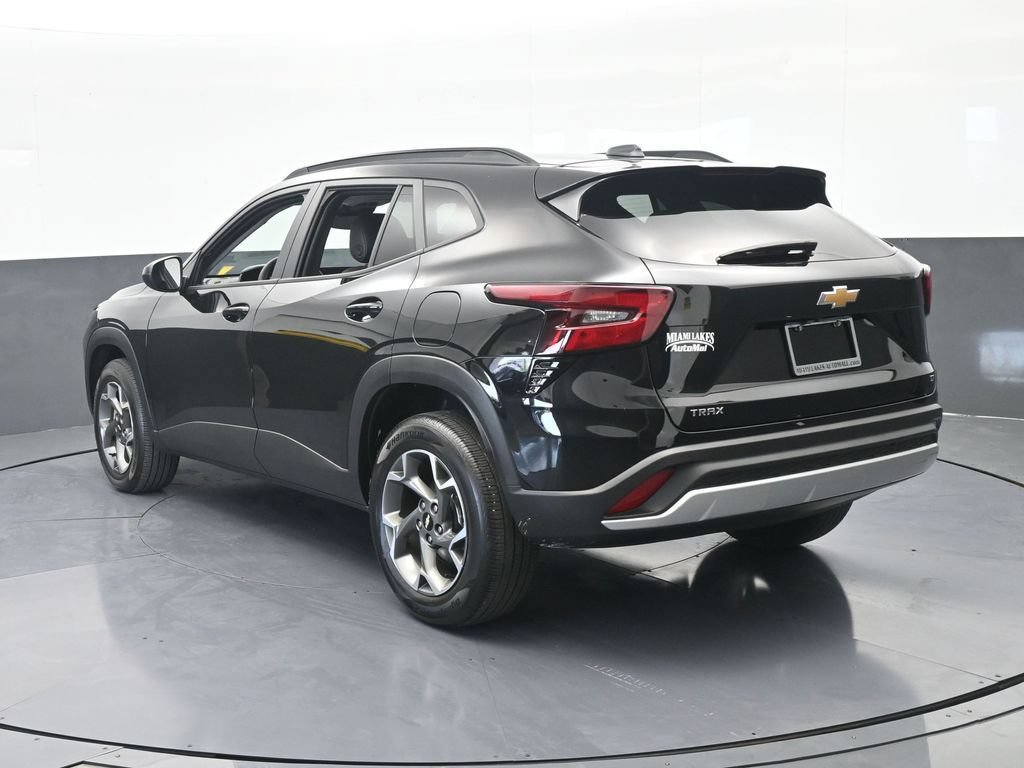Used 2025 Chevrolet Trax LT FWD image 4