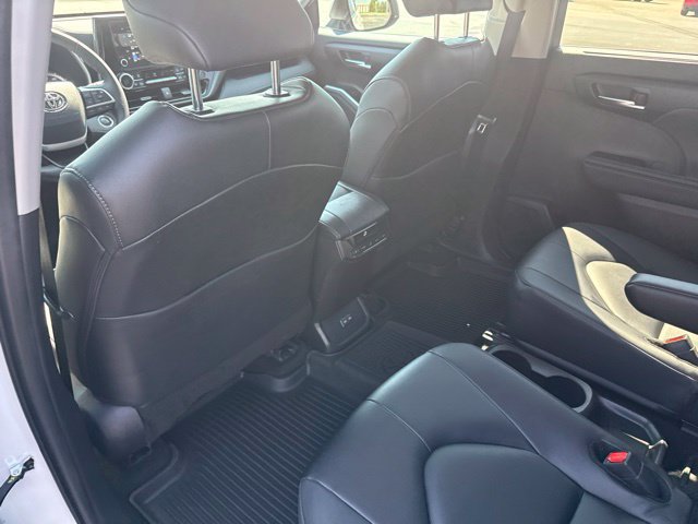 Used 2025 Toyota Highlander XLE FWD image 22