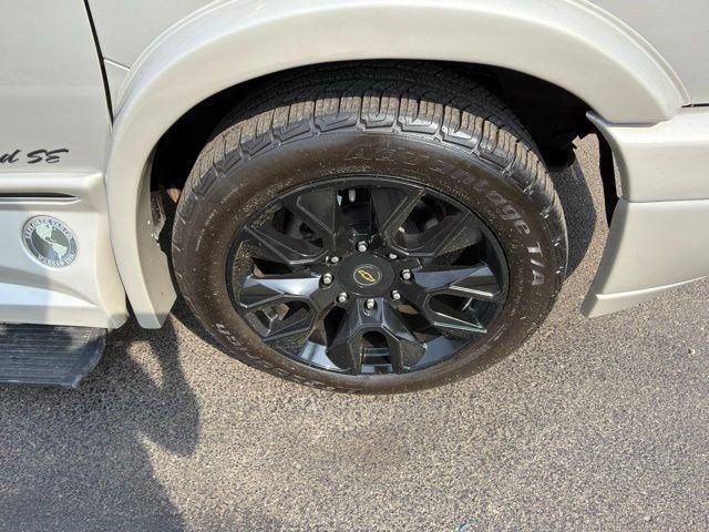 Used 2023 Chevrolet Express 2500 RWD image 38