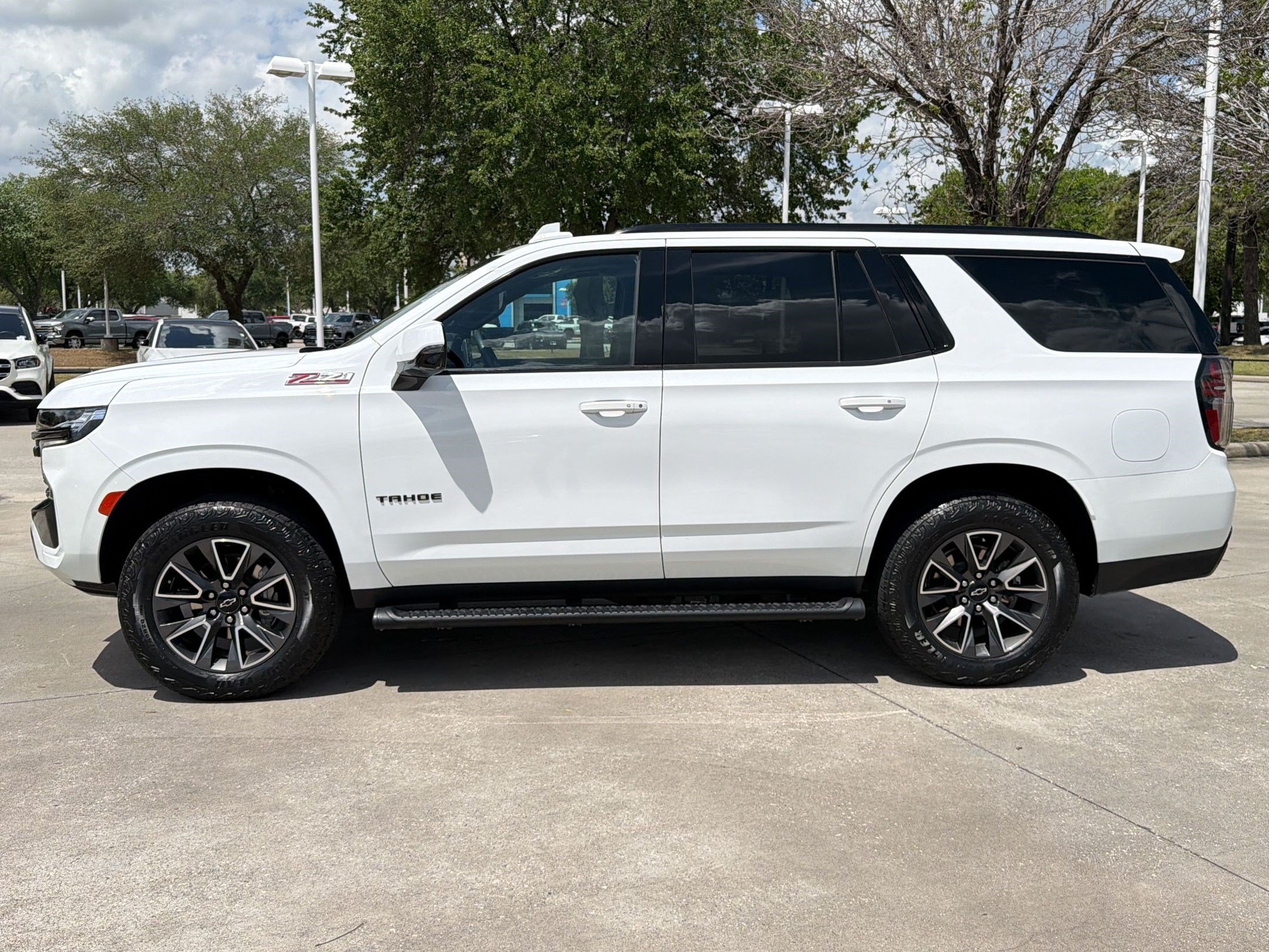 Used 2023 Chevrolet Tahoe Z71 w/ Luxury Package AWD/4WD image 2