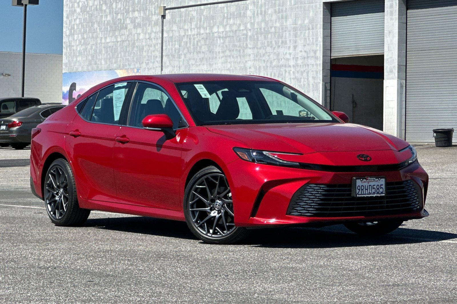 Used 2025 Toyota Camry XLE image 2