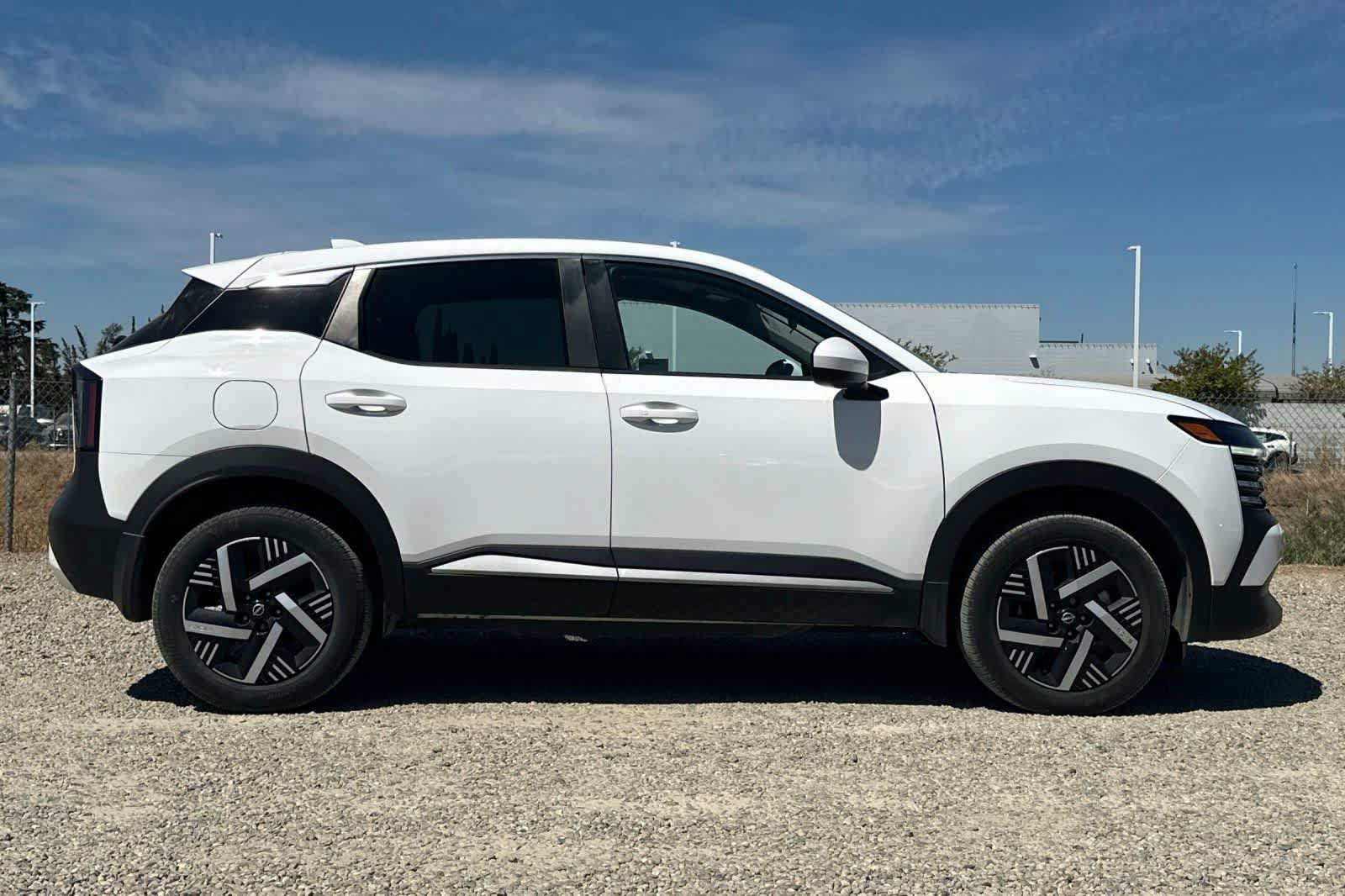 Used 2025 Nissan Kicks SV FWD image 9