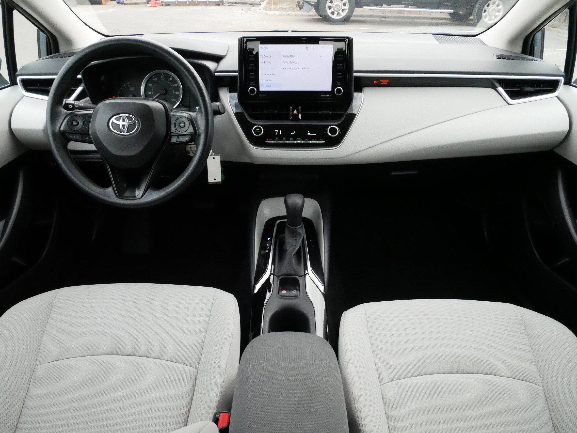 Used 2022 Toyota Corolla LE image 10