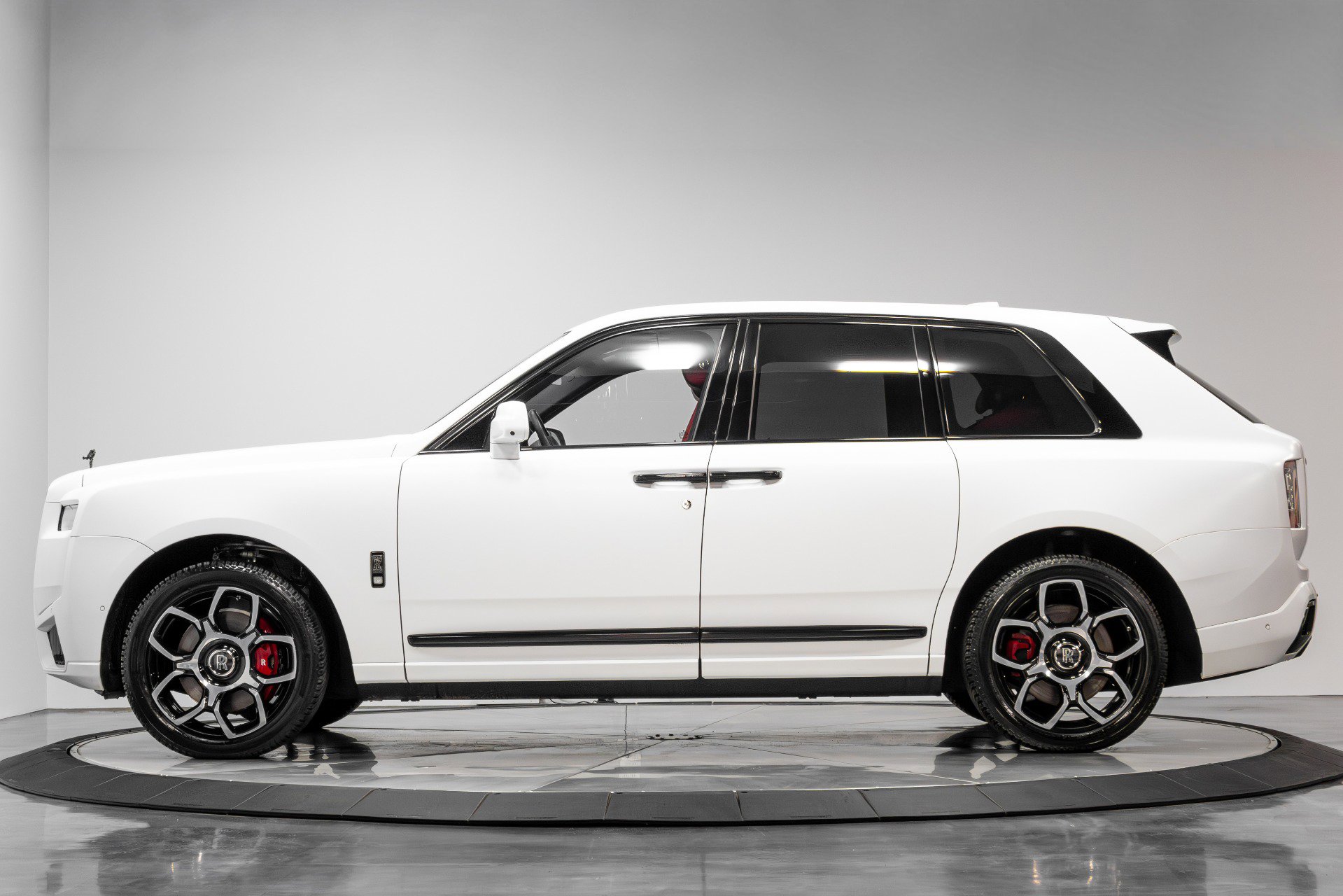 Used 2021 Rolls-Royce Cullinan Black Badge image 45