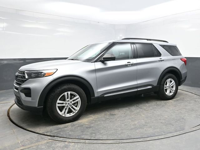 Used 2022 Ford Explorer XLT image 3