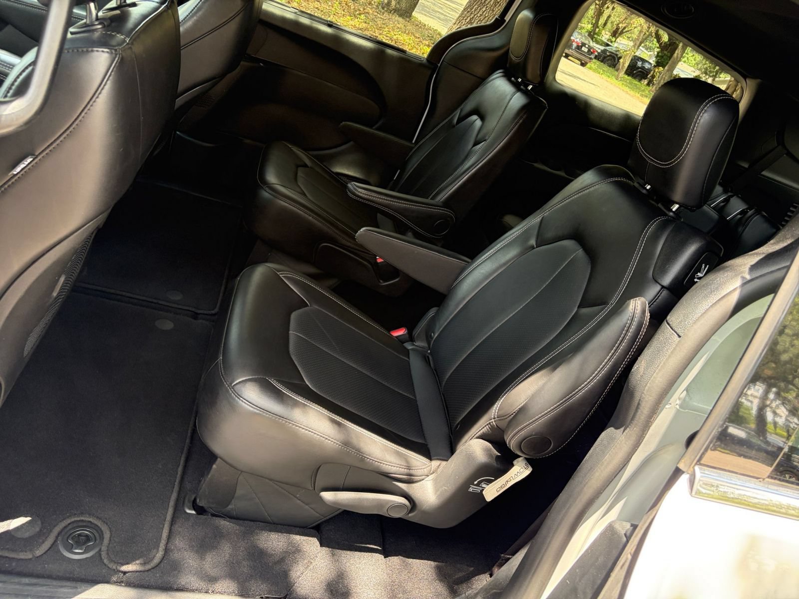 Used 2025 Chrysler Pacifica Select FWD image 41