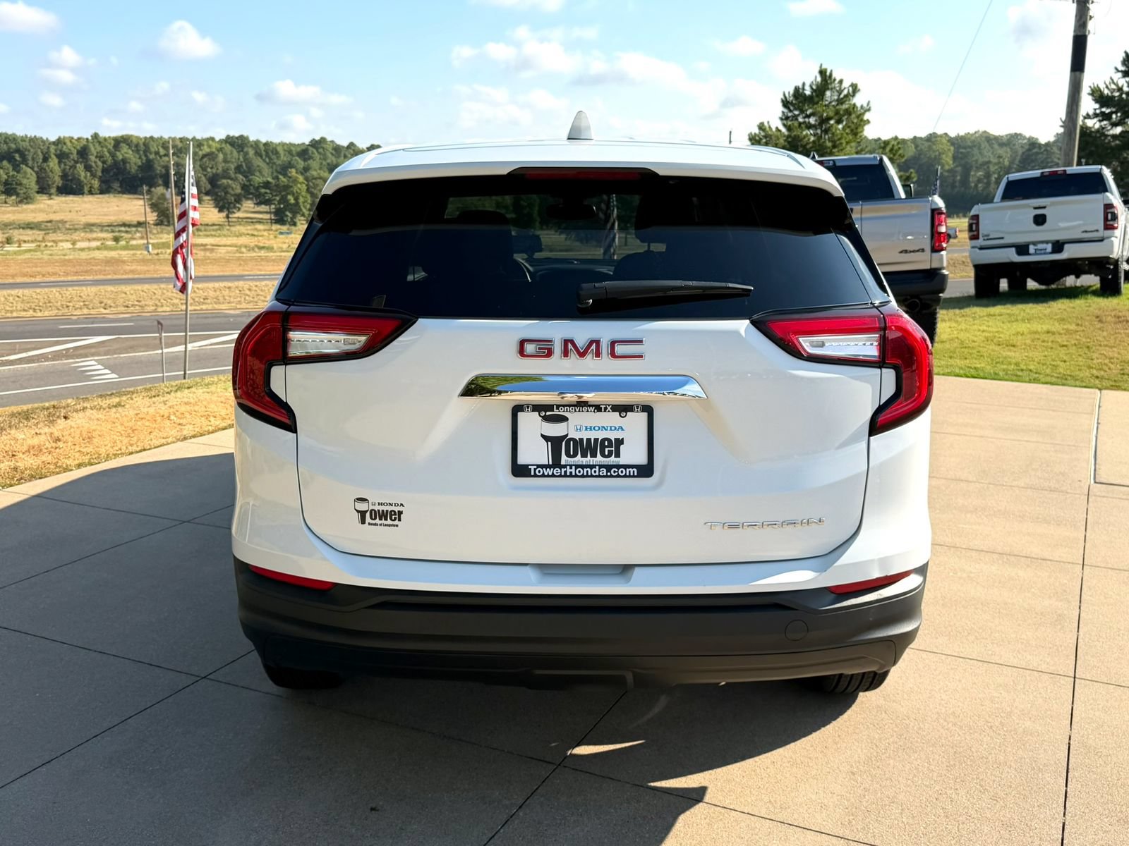Used 2024 GMC Terrain SLE FWD image 5