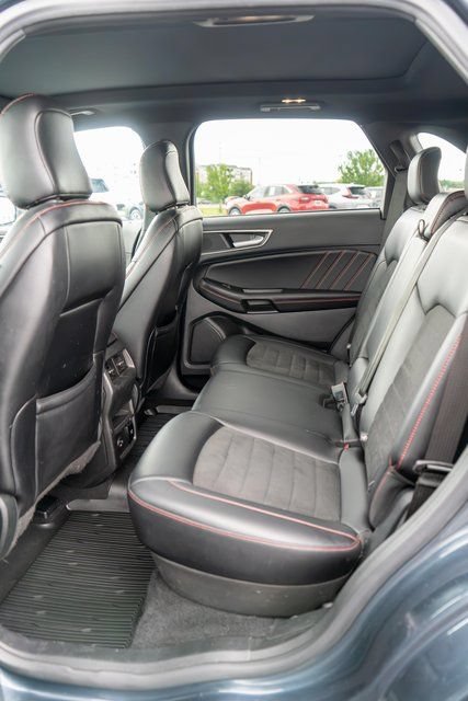 Used 2022 Ford Edge ST-Line w/ Cold Weather Package AWD/4WD image 11