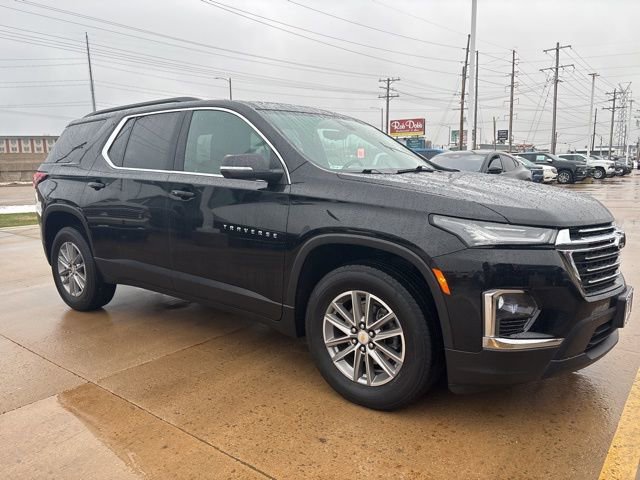 Used 2023 Chevrolet Traverse LT image 1