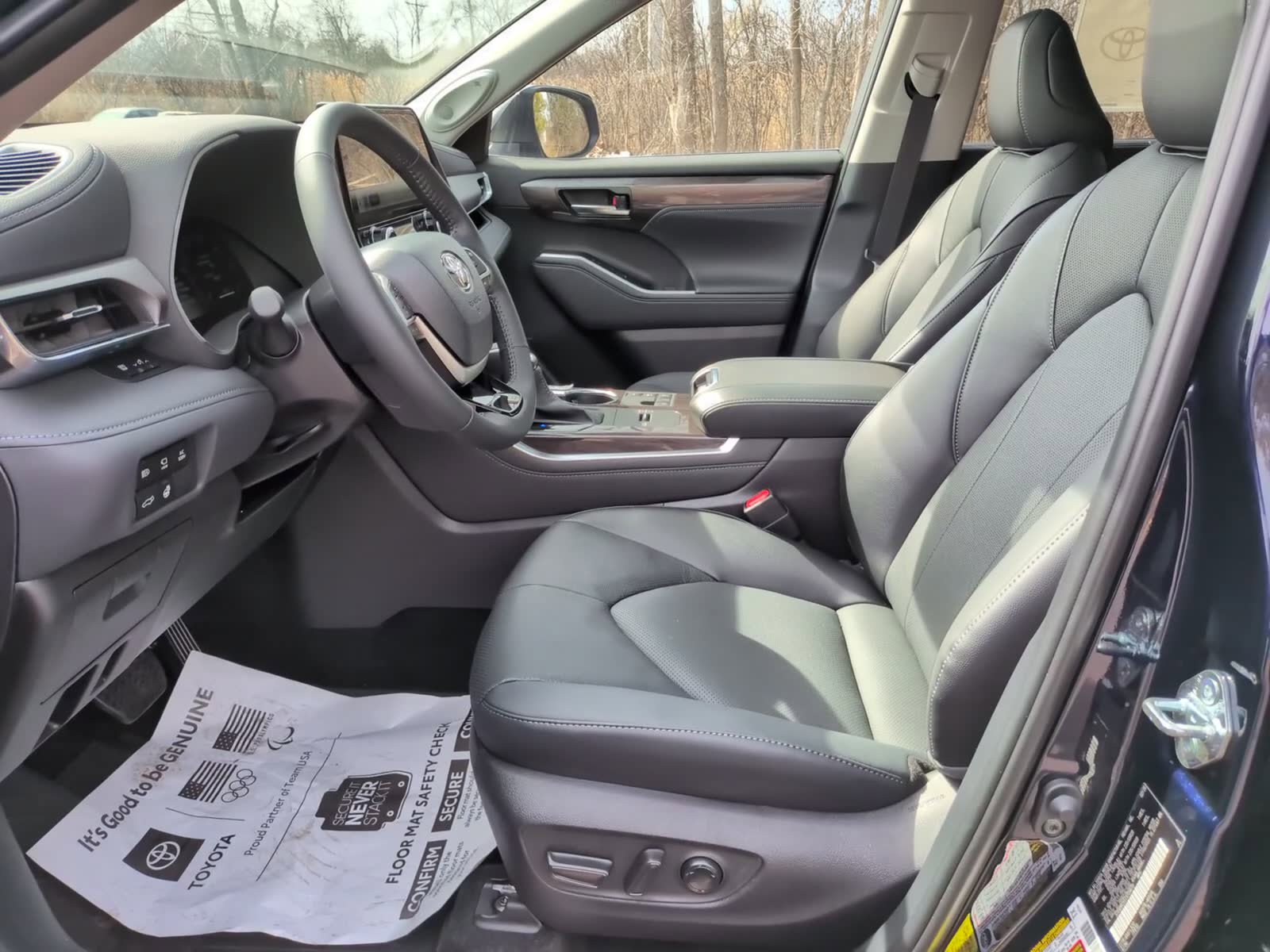 New 2026 Toyota Highlander Limited image 18