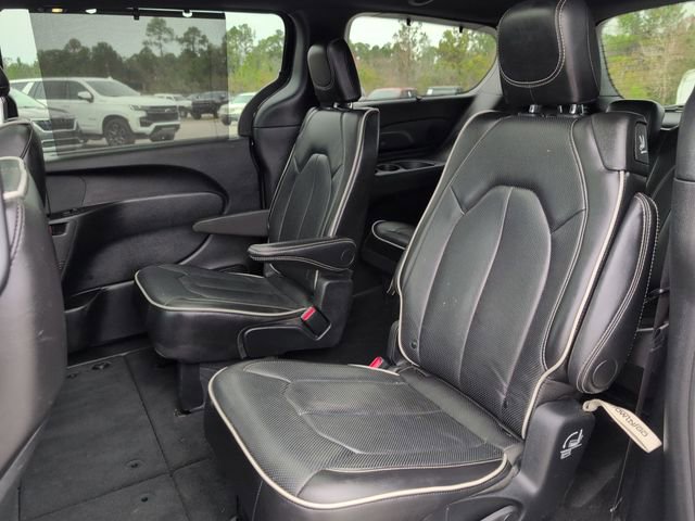 Used 2025 Chrysler Pacifica Limited image 33