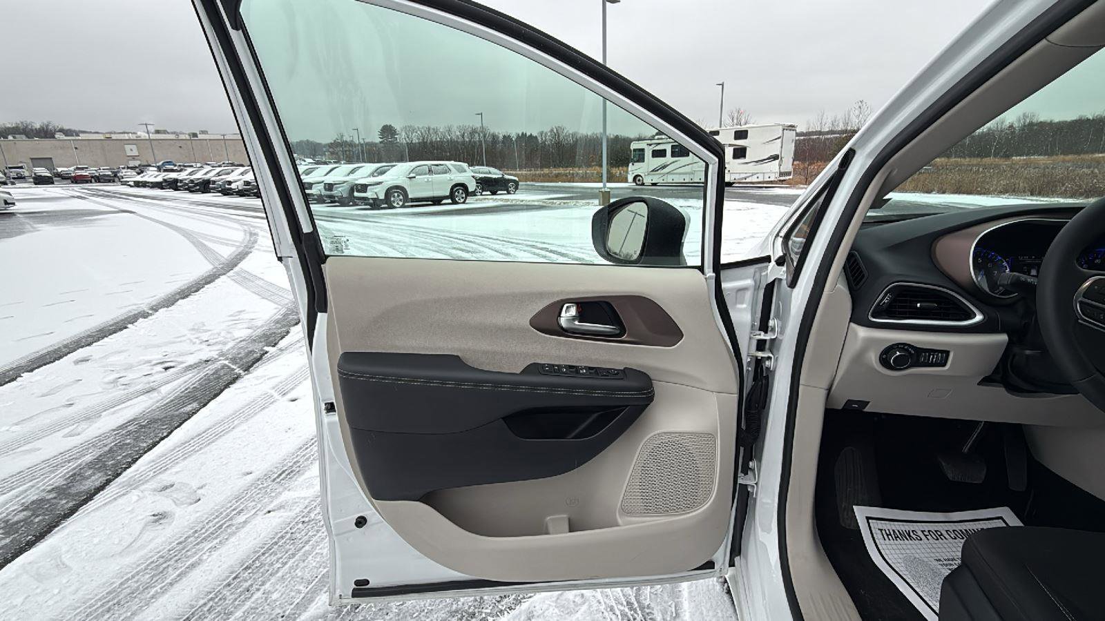 Used 2023 Chrysler Voyager LX image 24