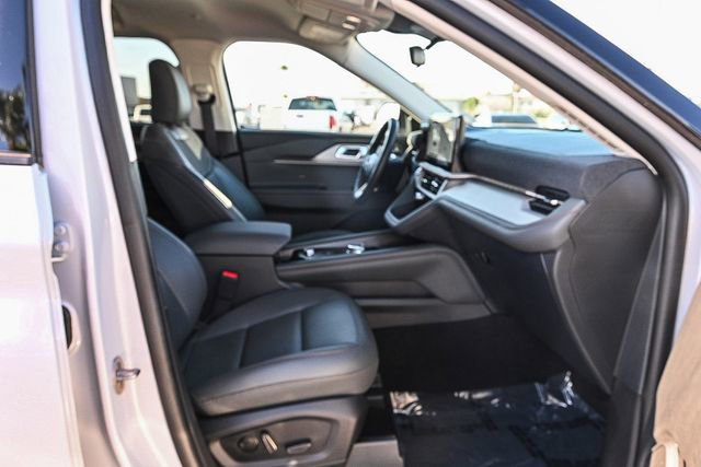 Used 2025 Ford Explorer Active w/ Active Comfort Package image 18