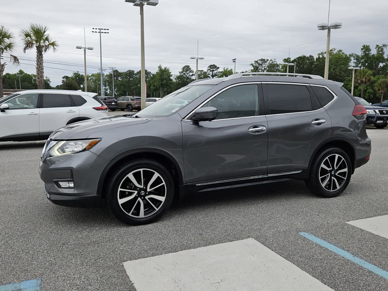 Used 2019 Nissan Rogue SL w/ Premium Package AWD/4WD image 2