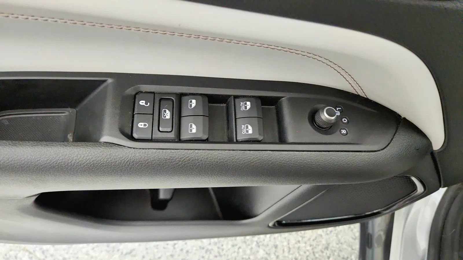 Used 2022 Jeep Compass Limited image 33