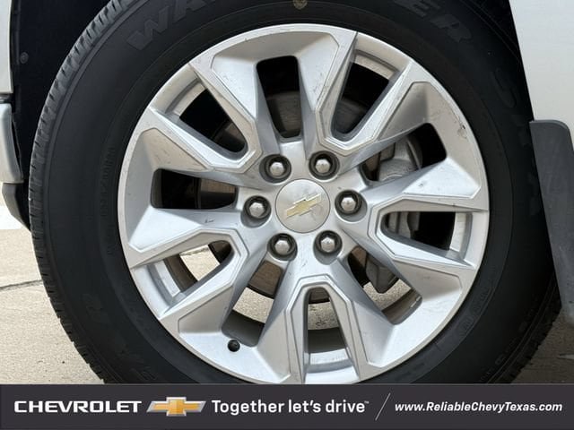 Used 2020 Chevrolet Silverado 1500 Custom w/ Custom Value Package AWD/4WD image 10