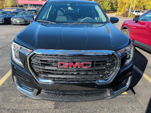 Used 2024 GMC Terrain SLE FWD image 8