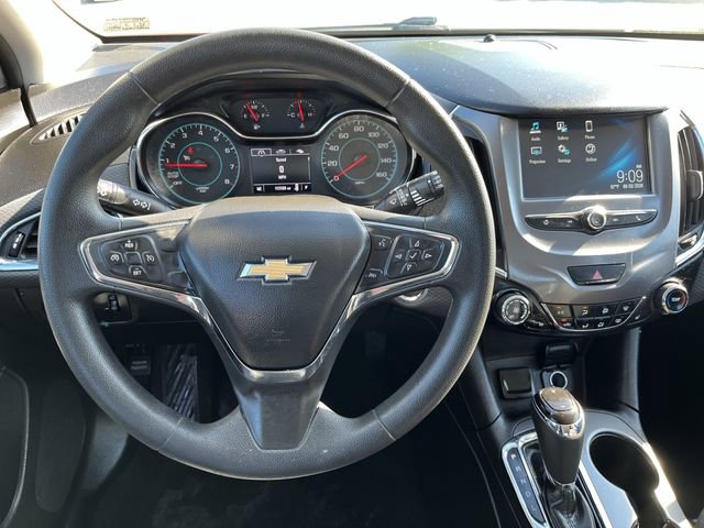 Used 2018 Chevrolet Cruze LT w/ Convenience Package FWD image 12